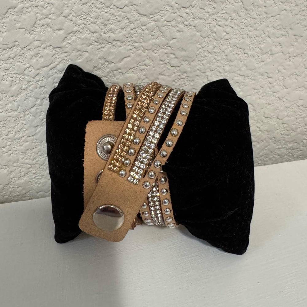Elegant Gold and Silver color Women's Bracelet Set - Picture 3 of 3